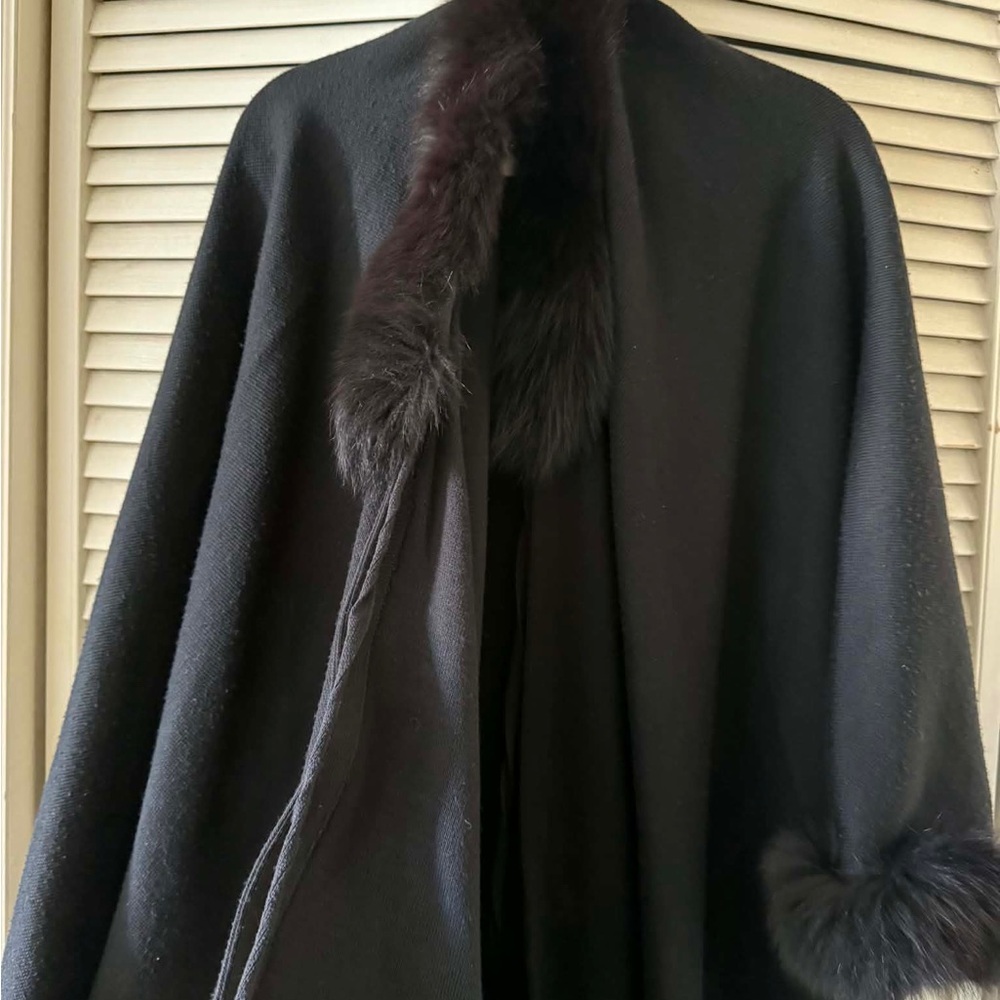Classic Black Wool-Blend Poncho with Fur Trim